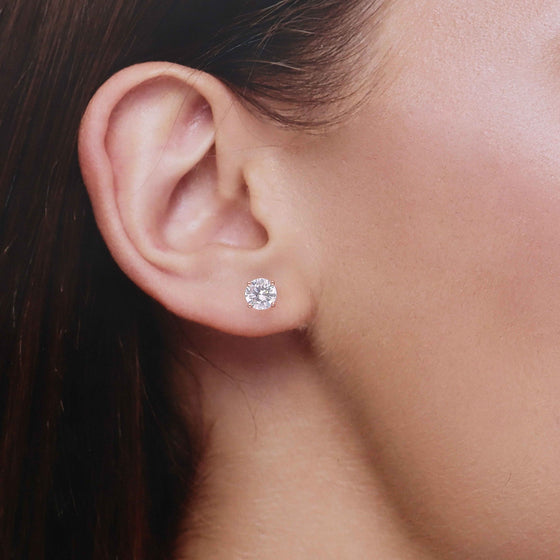 Chic Solitaire Stud Earrings