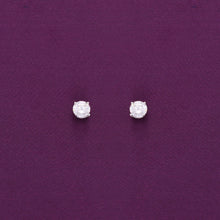  Chic Solitaire Stud Earrings