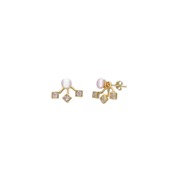 Sterling Pearly Elegance Stud Earring