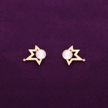  Sterling Pearl Maple Stud Earrings