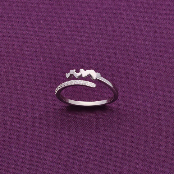 MINIMAL LINED UP HEARTS SILVER RING