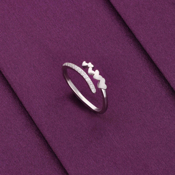 MINIMAL LINED UP HEARTS SILVER RING