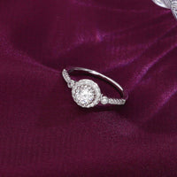 Elegant sterling silver round cut ring