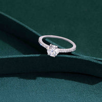 Solitaire round cut engagement ring
