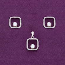  Enchanting Enclosure Pearl Silver Pendant & Earrings Set