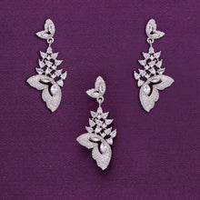  Sparkling Saga Silver Pendant & Earrings Set