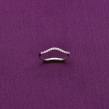  Minimalistic Wavy Diamond Silver Ring