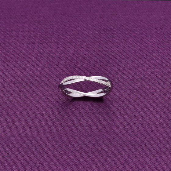 Minimalistic Twisted Band of Love Silver Ring